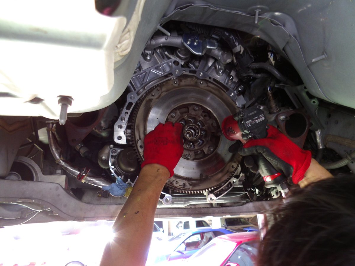 MANABOON_SNS's tweet photo. クラッチ交換作業開始です🛠
#manaboon #fairladyz #z33 #z33nation #z33life #nismo #zociety #z33society #titanium #recaro #motys #tein #daytona https://t.co/zAH7CPp8mf