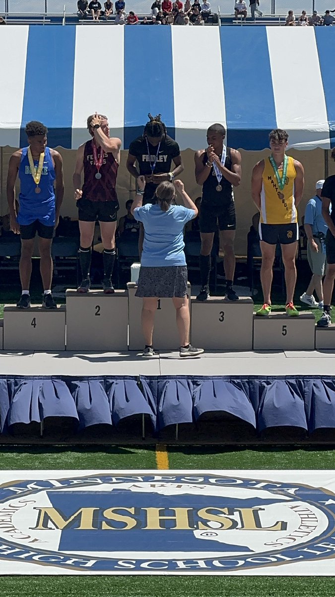 fadel_johnson's tweet photo. Participated at the state meet this weekend. Took First in triple jump 🥇,3rd in long and Won the Class AA championship. Last hs meet ever , had lots of fun and finished it off with a state chip🥇💍.  @MinnStTrackXC @CSPBearsXCTF @GopherMCCTF https://t.co/wwbZ7Da9mF