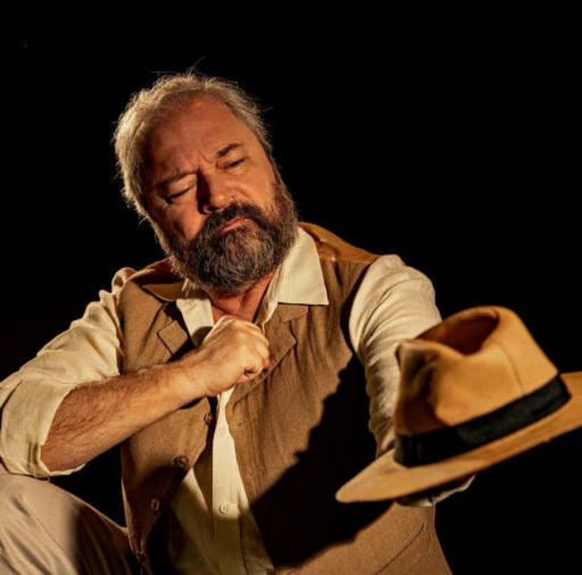 “Se você tem medo da solidão, não se case.” E mais: “somos todos parasitas de Deus.” Verdades de Tchekhov para o começo da semana, que começou mesmo bem tchekhoviana com “Tio Vânia”,uma grandeza de peça, com o Grupo Tapa,no @<a href="/SescSantana/">Sesc Santana</a>.Ainda dá tempo de ver,vai até o dia 16/6.