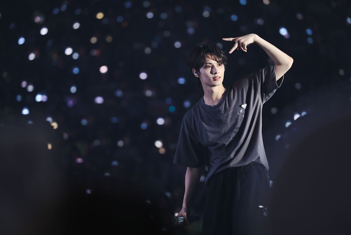 ashhrt208's tweet photo. 생일을 축하해요.당신을 만나면 내 세상이 밝아집니다.당신의 존재가 내가 살아가는 이유입니다.나는 항상 무대 위에서 빛나고 있는 당신을 응원합니다.

#Happy_JUN_Day
#JUN #준
#SEVENTEEN #세븐틴
#JUNmeowDAY @pledis_17 https://t.co/a0JldPoilz