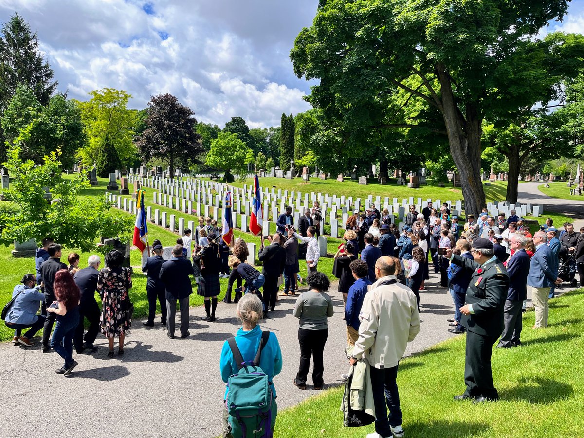 LucilleCollard's tweet photo. Nous commémorons le 80e anniversaire du Jour J #6juin. J'ai rejoint l'association Monument AMICITIA France-Canada pour une cérémonie commémorative.
Nous honorons la bravoure de ceux qui ont débarqué sur les plages de Normandie et de nombreux autres qui ont perdu la vie. #JourJ80 https://t.co/3ePe4lJZnL