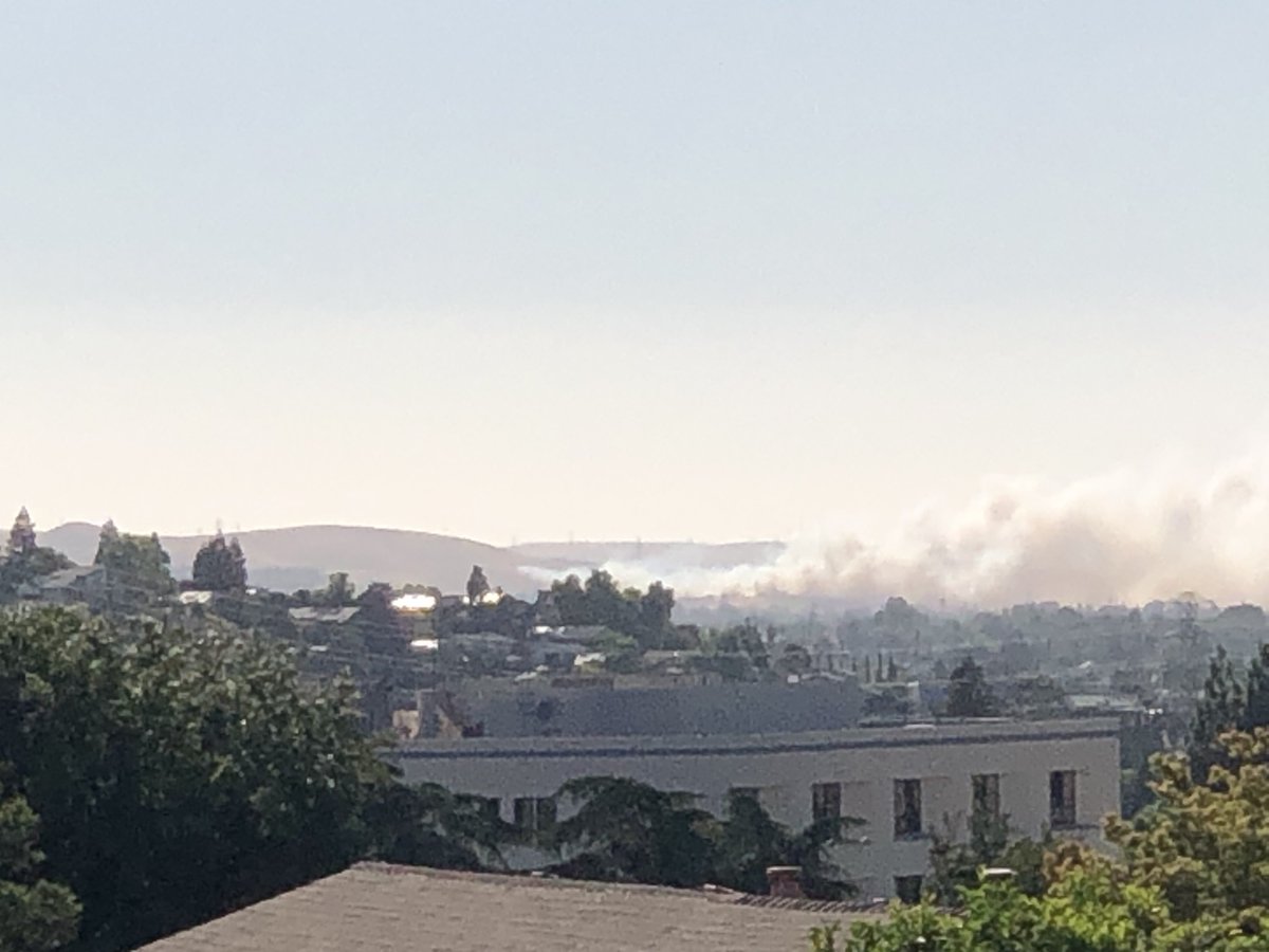 _Wishmakers_'s tweet photo. @ContraCostaFire Thanks for letting us know, I am also trying to stream this as it keeps going but its harder due to the heatwave and the distance being seen from the other side of town.   #calfire #confire #wildfire #vegetationfire https://t.co/wNrFQlV5MI