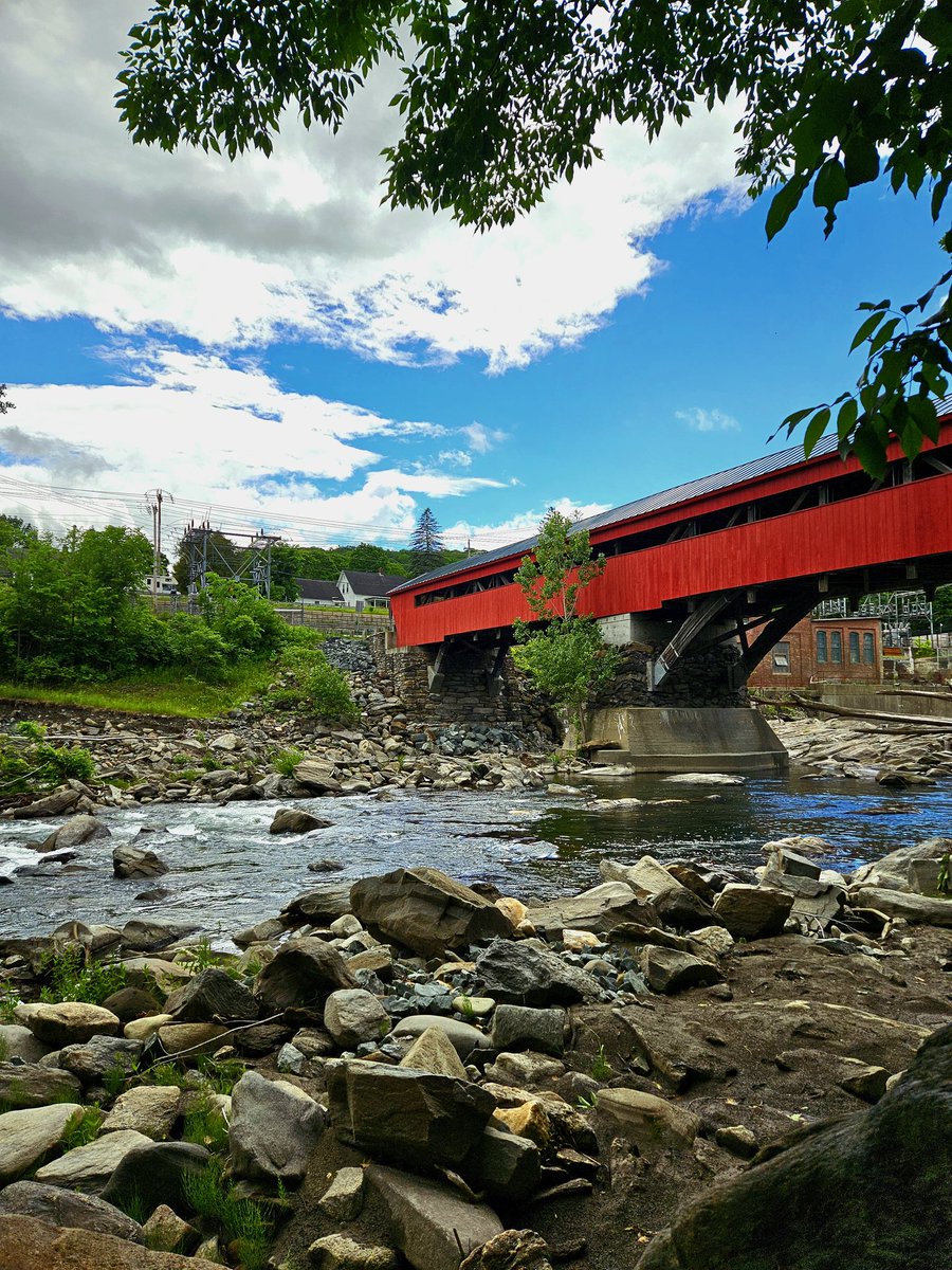 AlysaScottPhoto's tweet photo. Vermont 

#coveredbridge #spring #clouds #redbridge #water #photographers #photography https://t.co/8he1w9Yaup