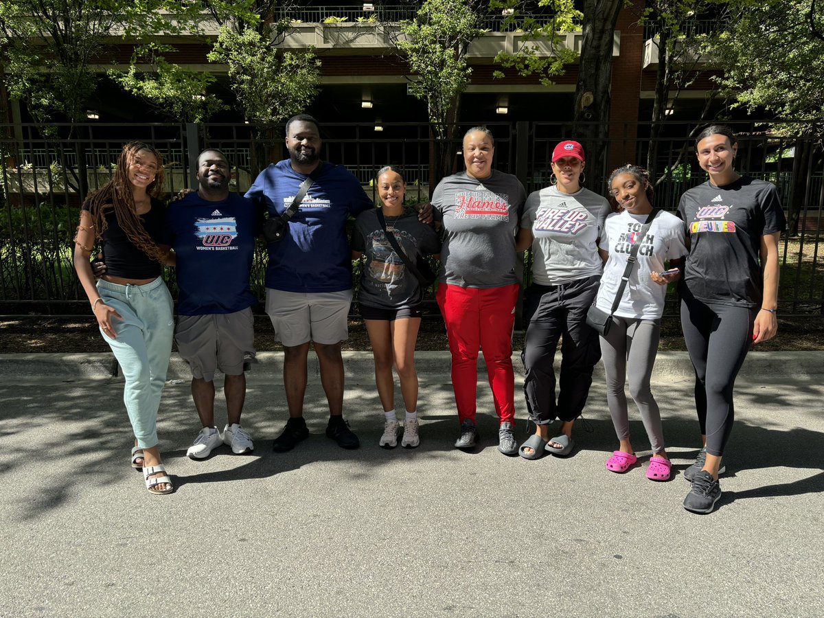UIC_WBB's tweet photo. Our third new 🔥 has arrived! Excited to have you at UIC, @iball_tu2 😊

#FireUpFlames | #ChicagosCollegeTeam https://t.co/CXWfNlC9qy