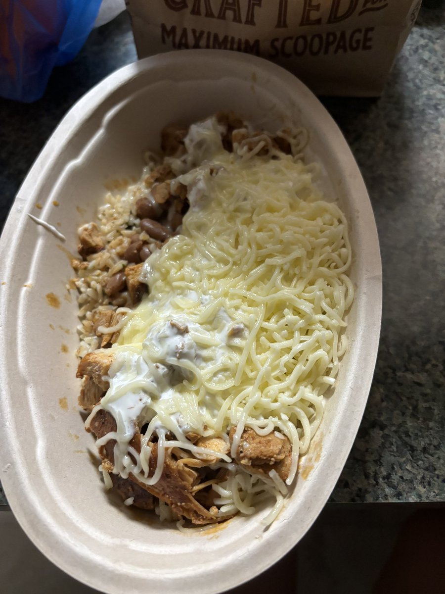 Syngatesss19's tweet photo. @ChipotleTweets Pleaseeee I deserve a code after this 😭 https://t.co/qDspLXBiq5