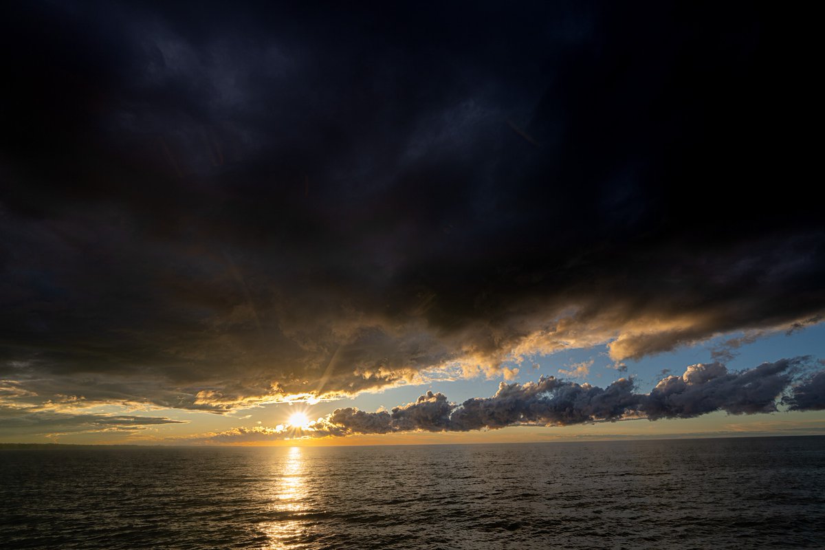 EricSnitilWx's tweet photo. Sundays are for sunsets. I don't make the rules, I just enforce them. https://t.co/z0pPS0LKAC