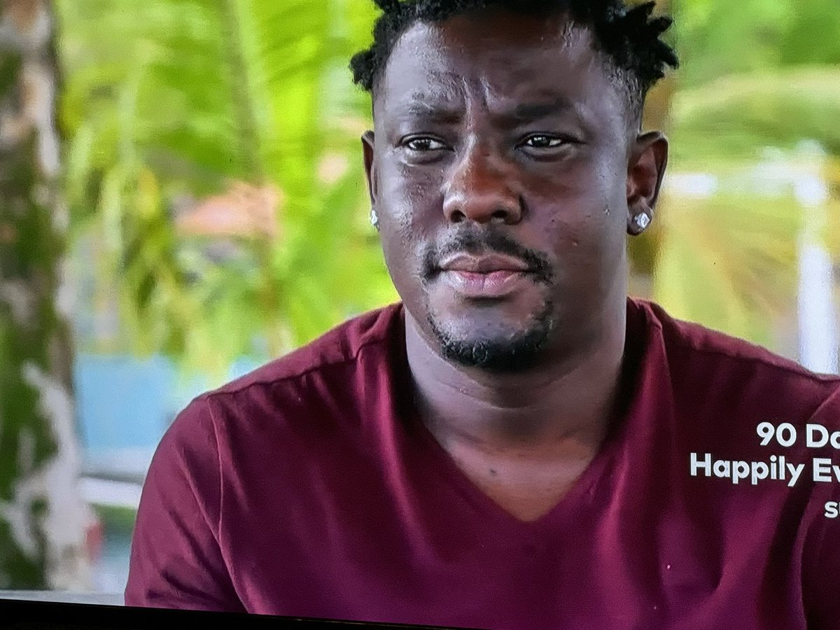 90DayCray1's tweet photo. Imagine if your ex from over 3 years ago (who moved to another country) texted you like “hey meet me at the park tomorrow to meet my wife” 

WTF? No!!! 

 #90DayFiance #90DayFianceHappilyEverAfter https://t.co/aO0rDX1w8G