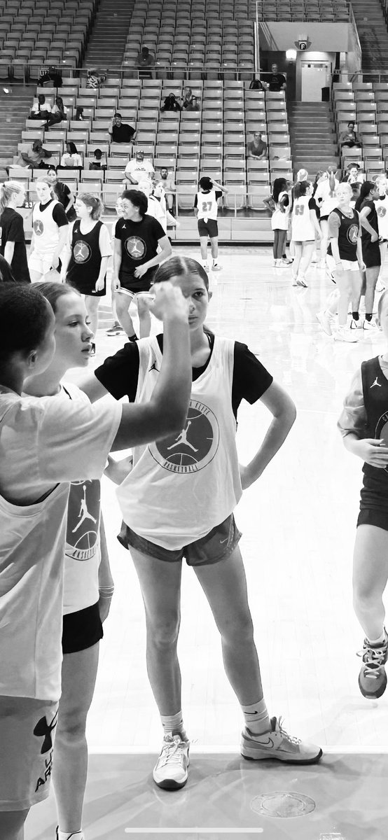olivia_herbeiu's tweet photo. Recap of my UNC Elite Camp experience! It was so eventful and I learned a lot of new things. Thank you to @jordanzubich and @CoachBanghart for giving me a great first time at the camp! @uncwbb https://t.co/b0MaWQRpjV