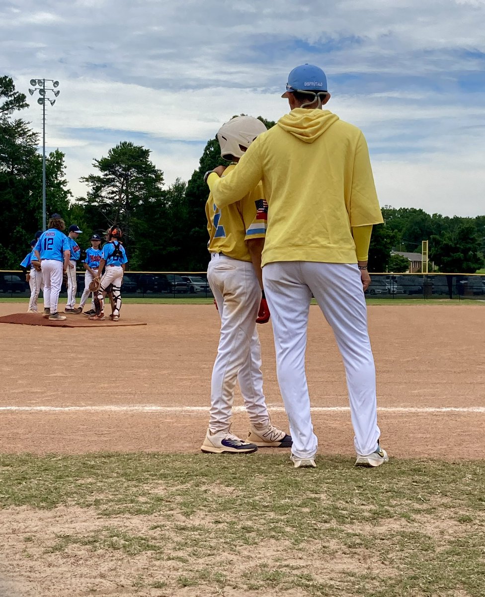 GavinByrd2010's tweet photo. Great weekend with the #Disfrutaloboys! Upstate SC Global World Series Champs! 2-1 pool play 4-0 ran thru the bracket play! Shoutout to my hitting coach @omarcasamayor
8-14 2XBH 9RBI 3BB 4R 1SB
9PO 5A 3DP
@jsmcmahon21 @stephenknez #valleyboys https://t.co/sGmY0KarLw