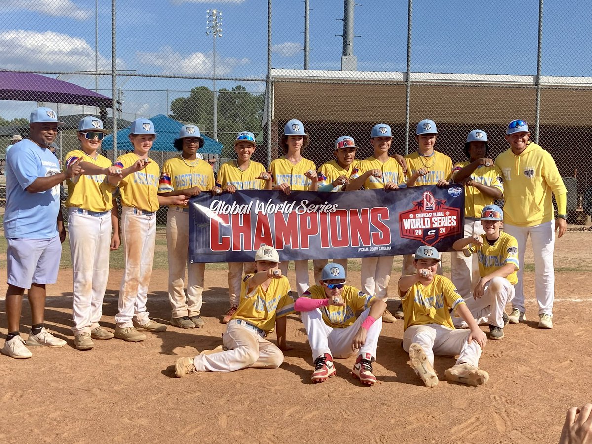 GavinByrd2010's tweet photo. Great weekend with the #Disfrutaloboys! Upstate SC Global World Series Champs! 2-1 pool play 4-0 ran thru the bracket play! Shoutout to my hitting coach @omarcasamayor
8-14 2XBH 9RBI 3BB 4R 1SB
9PO 5A 3DP
@jsmcmahon21 @stephenknez #valleyboys https://t.co/sGmY0KarLw