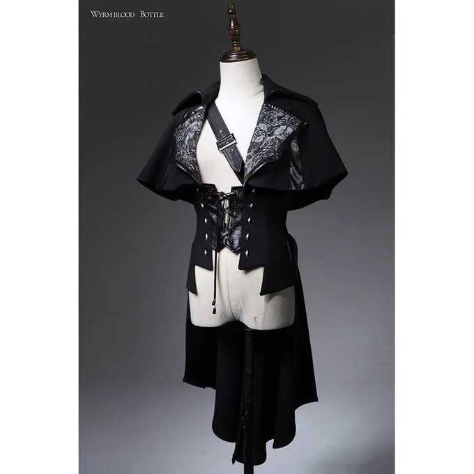 今お譲り準備してるのはこれとこれ 前者はLilith HouseのWYRM BREATHシリーズ たしか13000円くらい海外からの輸入だから去年の1月くらいに予約して去年のハロウィンに着ようとしてたんだけどきいて昨日届いた笑う← 予定をすぎまくってしまったから着る予定ないです8000円くらいでお譲りできたらいいな