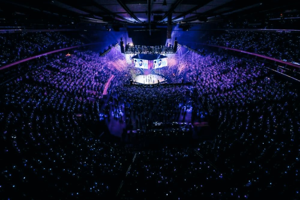 TXT_TourUpdates's tweet photo. #TXT officially becomes the First and Only #Kpop Act to SELL OUT 2 days at Madison square garden. https://t.co/F693oVUbfG