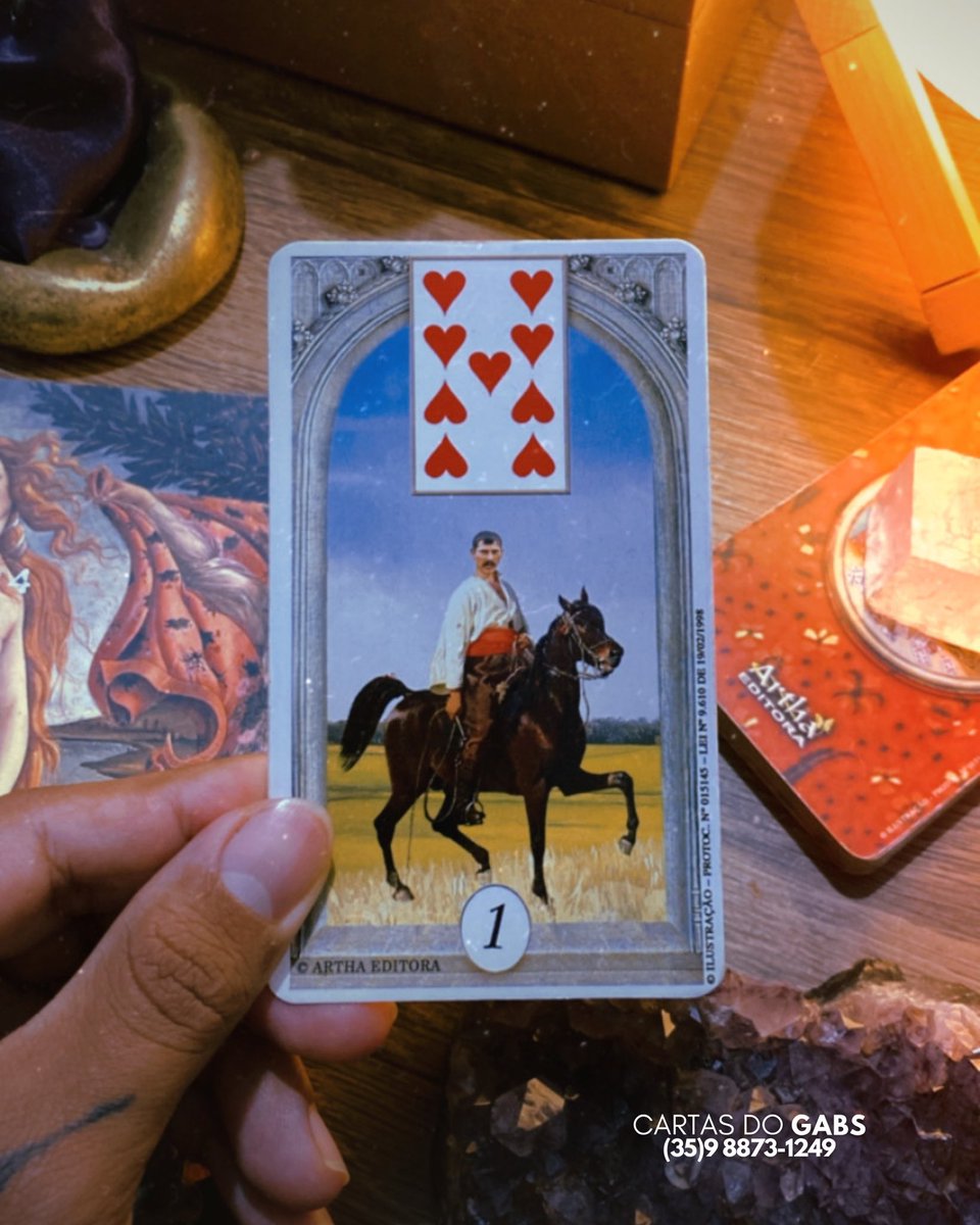 cartasdogabs's tweet photo. ♉️ | Semana para TOURO:

Touro, a semana será de determinação, organização, inícios, e atente-se em algumas dispersões. Assim como o cavaleiro controla o cavalo mediante as rédeas, o momento é controle e de pegar novamente as rédeas da sua vida e continuar a caminhar. Por certo tempo, você se perdeu, e bateu aquele desânimo referente as coisas não estarem caminhando da maneira que você queria, dias de luta né? Agora chega, dias de glória né mona! Ele anuncia uma nova fase na sua vida em todos os sentidos, aproveita para colocar as coisas em dia, dar novos passos, e estruturar sua semana. Confirmações ou resultados de algo que talvez você espere, ou já esteja esperando pode chegar nessa semana. Antes de mais nada saiba o que você quer, direcione seu caminho para chegar nos seus objetivos.

— Caso queira marcar uma consulta comigo, veja catálogo no tweet fixado, e agende pelo link na bio.