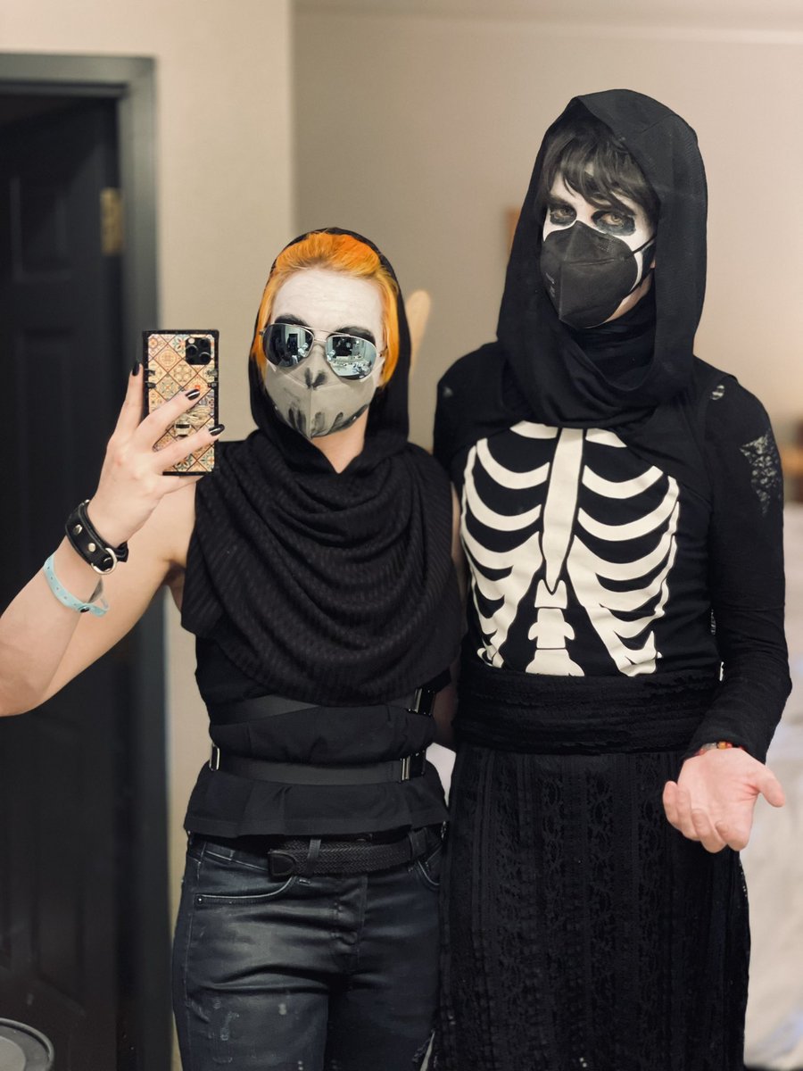 SplendidShapes's tweet photo. hey there, we saw you from across the bar and absolutely hate your vibes
#tlt #thelockedtomb #griddlehark #gideontheninth #cosplay #colossalcon #colossalcon24 #colossalcon2024 https://t.co/sxeV9GIhey