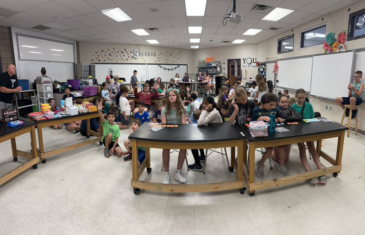 mrsjohnsonNRES's tweet photo. This past Thursday was a wonderful last day with a fantastic group of students! Happy summer Raptors! #nrinspiregreat #rulingtheskies https://t.co/O0OcFGfNKF