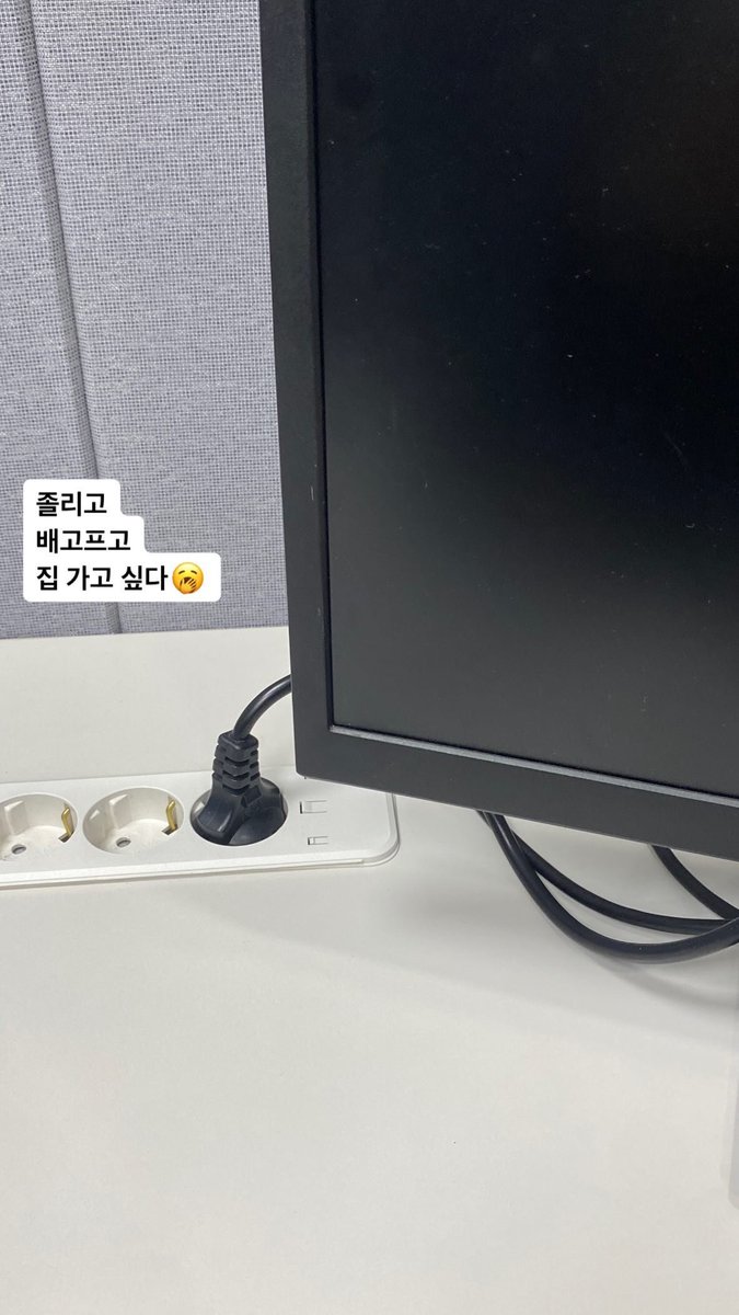 bassistadmirer's tweet photo. 240610 #day6kilogram
DAY6 IG Story

DAY6 3RD FANMEETING
'I Need My Day'🍀

A day at Day Company with #성진 #Sungjin senior🐻
: Appeared when My Day was tired..☕🧚

https://t.co/uzwqeAjBYR https://t.co/UubacHAgL4
