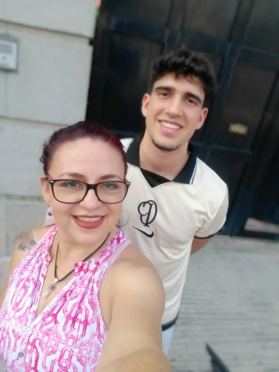 Karlacardo's tweet photo. ¡Los vecinos! La próxima los llevamos a Cancún, ¿No, @Hector498Sand ? @Aaronrv22_ @Jandromegi @Mini_Bartu @ivanlopezcoca @lasha7labadze @jorgeimolina01 @ivanlopezcoca @Jancocaa https://t.co/GlVkM3LIvC