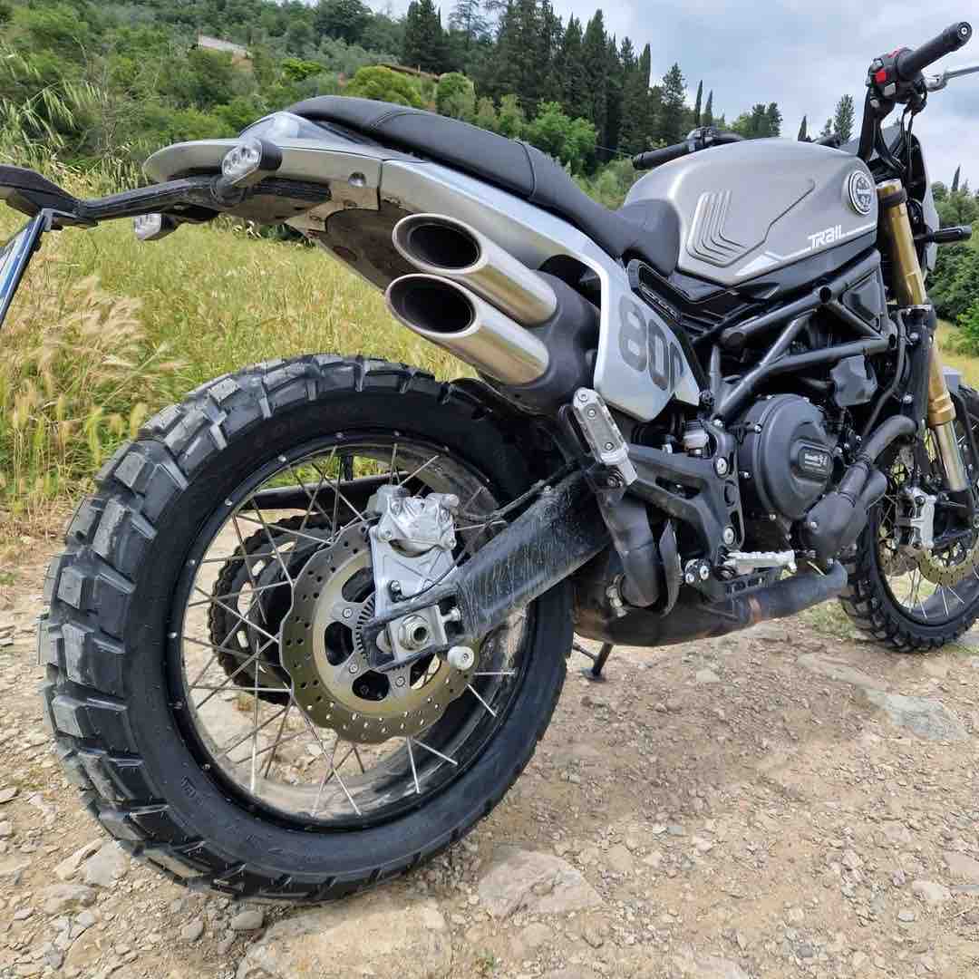 RideDunlop's tweet photo. Trailmax Raid on a Benelli Leoncino 800 Trail 😲
📸 @ilsoloeunicokiddo
#RideDunlop #Dunlop #TrailmaxRaid #leoncino800trail #dunloptrailmaxraid #benelli https://t.co/h8wrFkrCZC