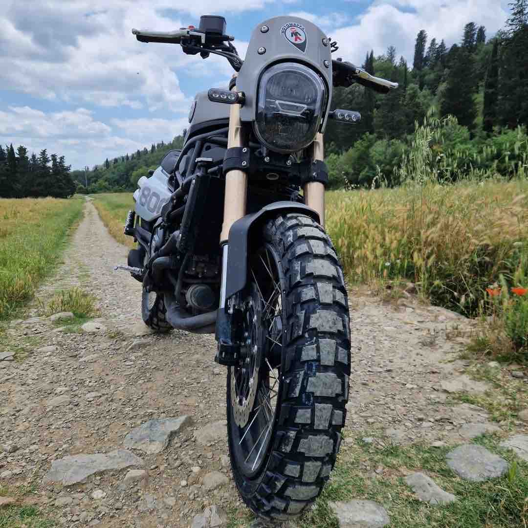 RideDunlop's tweet photo. Trailmax Raid on a Benelli Leoncino 800 Trail 😲
📸 @ilsoloeunicokiddo
#RideDunlop #Dunlop #TrailmaxRaid #leoncino800trail #dunloptrailmaxraid #benelli https://t.co/h8wrFkrCZC