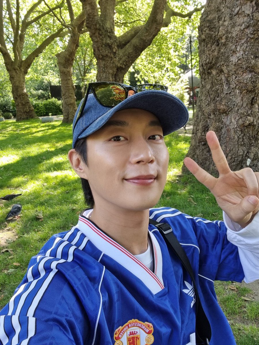 Highlight_AUent's tweet photo. [From. 두준] 월요일을 여는 두준 님의 메세지 입니다:)

💙

[두준] 안녕하세요 두준입니다!! 요즘 날씨가 많이 더워졌는데 다들 잘 지내고 계신가요? 인스타 로긴에 문제가 생겨서 이번주까지만 회사 계정으로 인사드릴게요!!! 이번 주도 화이팅!! 💡💡💡

💙

#하이라이트 #HIGHLIGHT
#비스트 #BEAST
#윤두준 #YOONDUJUN