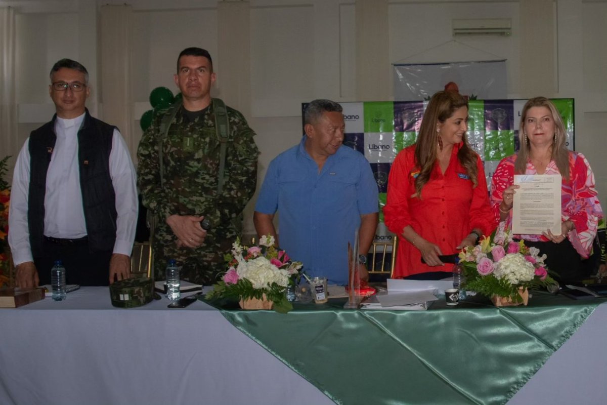 chocotolima's tweet photo. 📣 Desde el Norte del Tolima llegamos a la mesa técnica liderada por dos mujeres trabajadoras como lo son la Gobernadora @AdrianaMatizTol y la Alcaldesa de El Líbano Beatriz Valencia, quienes acompañados de su gabinete, adelantaron un gran trabajo para la Ciudad de Torres Blancas https://t.co/3AcKukDjut