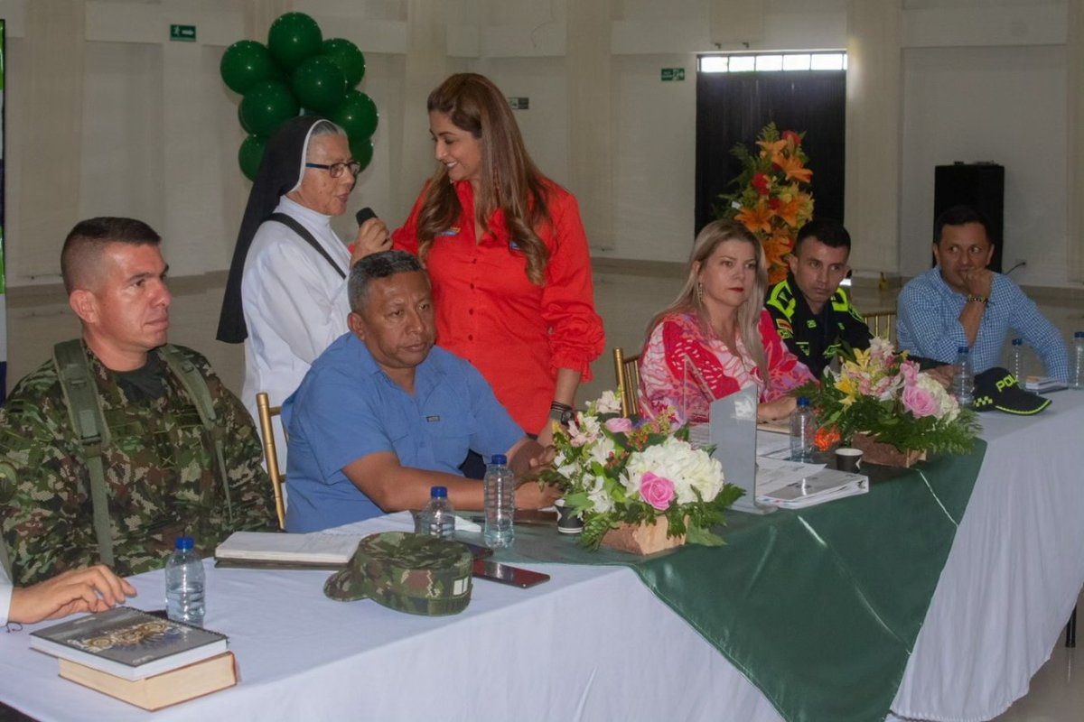 chocotolima's tweet photo. 📣 Desde el Norte del Tolima llegamos a la mesa técnica liderada por dos mujeres trabajadoras como lo son la Gobernadora @AdrianaMatizTol y la Alcaldesa de El Líbano Beatriz Valencia, quienes acompañados de su gabinete, adelantaron un gran trabajo para la Ciudad de Torres Blancas https://t.co/3AcKukDjut