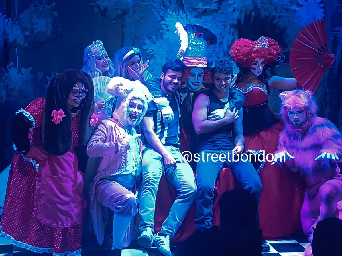 streetbondoni's tweet photo. Acompañamos a @JoaquinBondoni en la  función de teatro donde fue invitado para la celebración del cumpleaños de Jonathan Valenzuela #JoaquinBondoni https://t.co/RvNlJW4Apx