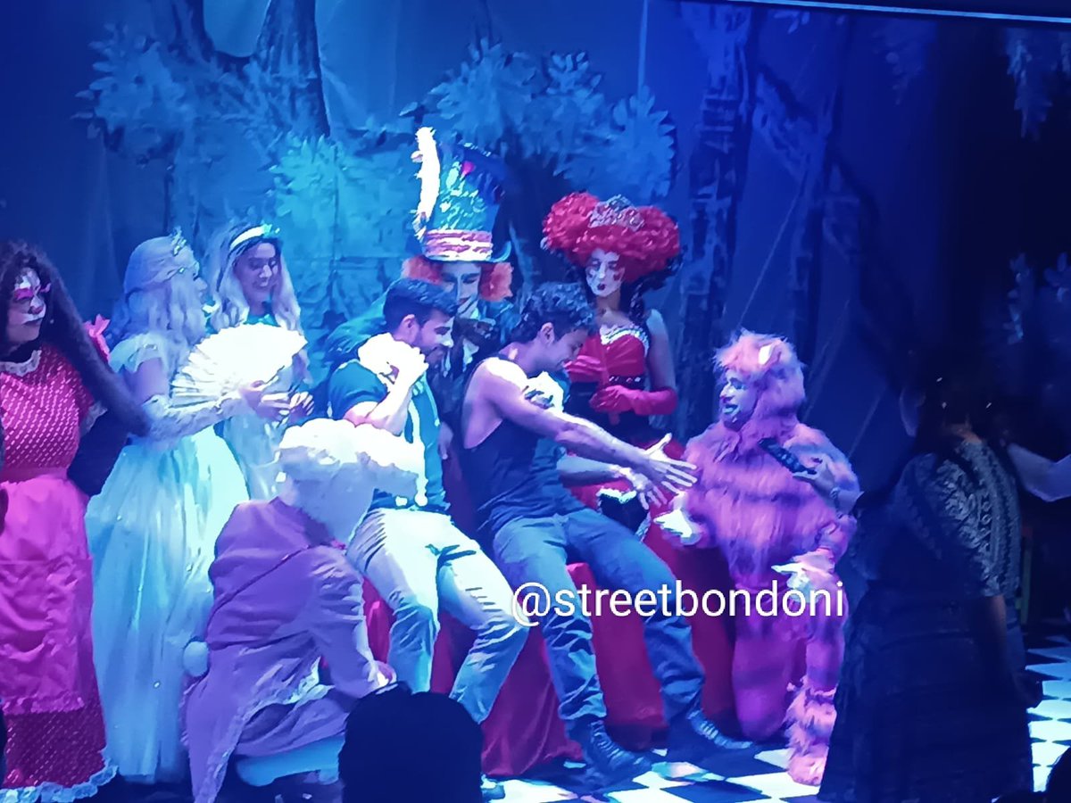streetbondoni's tweet photo. Acompañamos a @JoaquinBondoni en la  función de teatro donde fue invitado para la celebración del cumpleaños de Jonathan Valenzuela #JoaquinBondoni https://t.co/RvNlJW4Apx