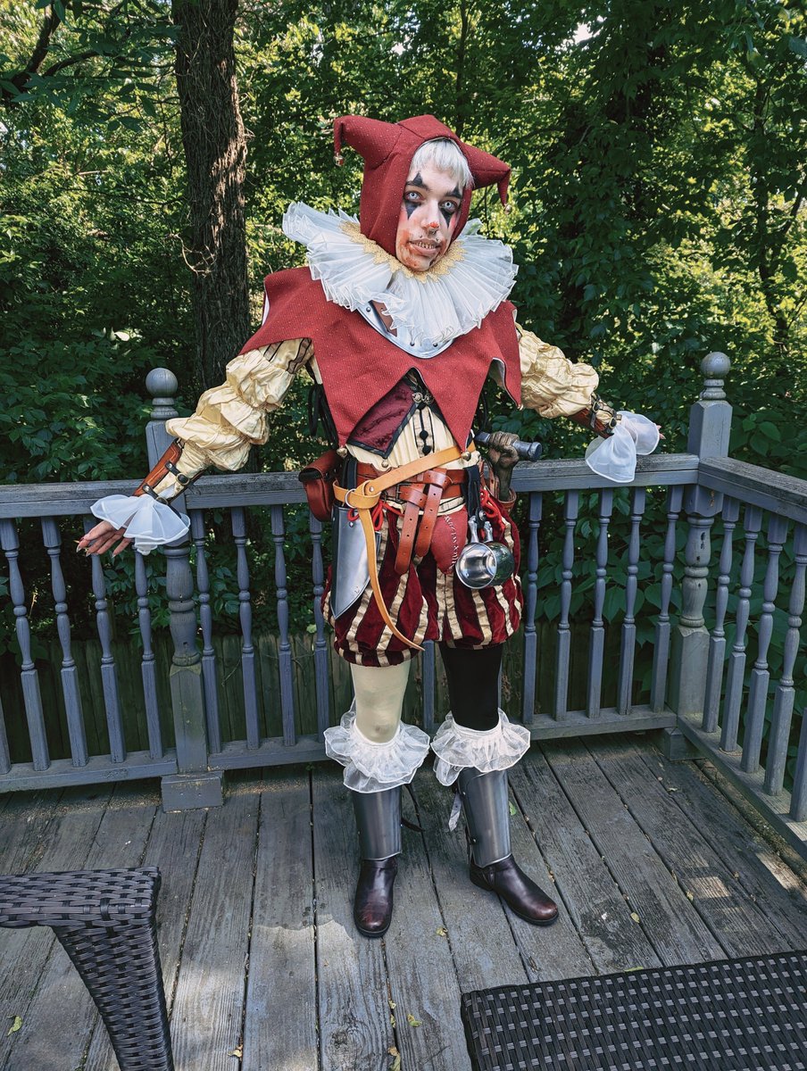 slowpokesage's tweet photo. Costume &amp; makeup test for drachenfest US, I'm playing a m̶u̶r̶d̶e̶r̶o̶u̶s̶ ̶ cute little recap named Wormwart🩸🩸🩸 #dfus #larp https://t.co/j3YSWnk4cJ