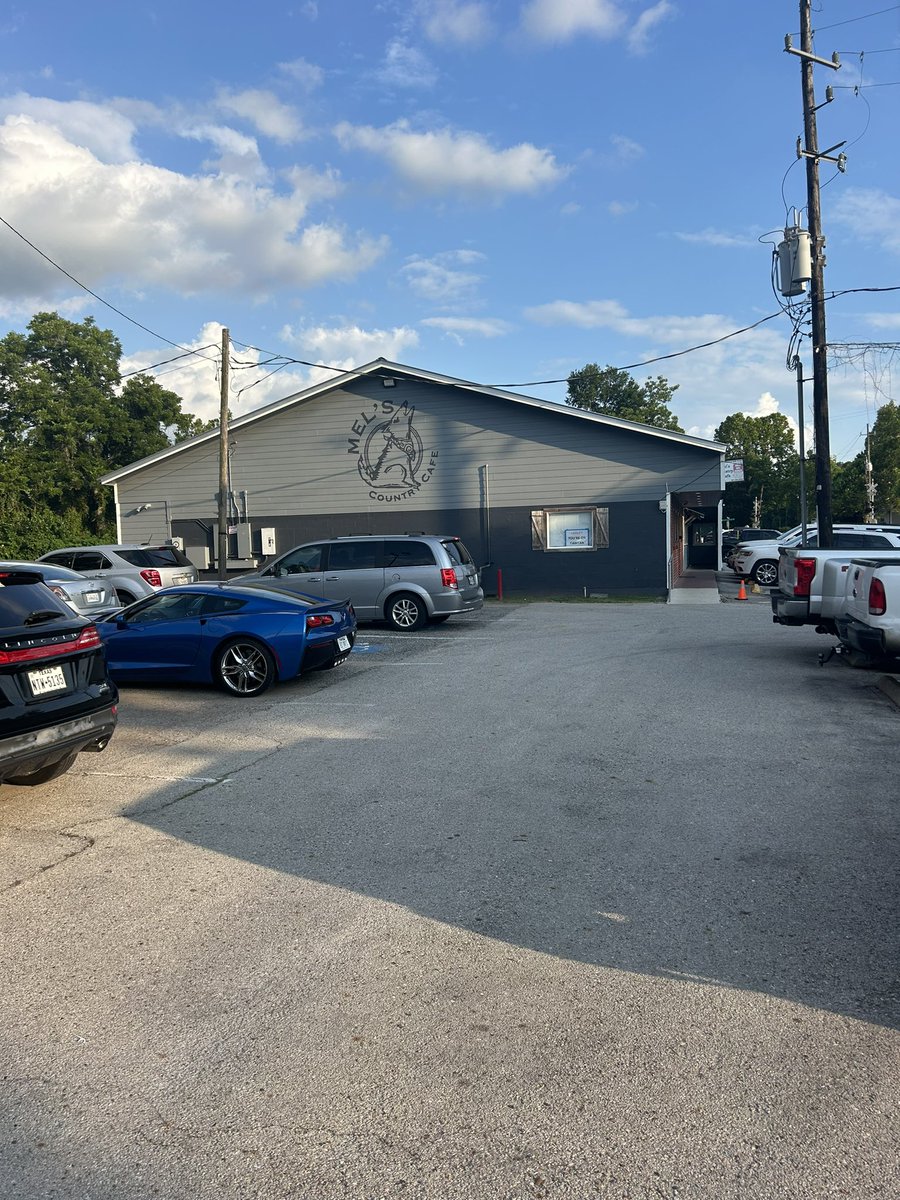 Coach_GJohnson's tweet photo. I love me some Goodson’s, but I have to consider this place the OG of chicken fried steak!!!! #mels #TomballEats #tomballrealtor #mortgagecoach #texashomecoach #realtor https://t.co/gyLsWnQzwo
