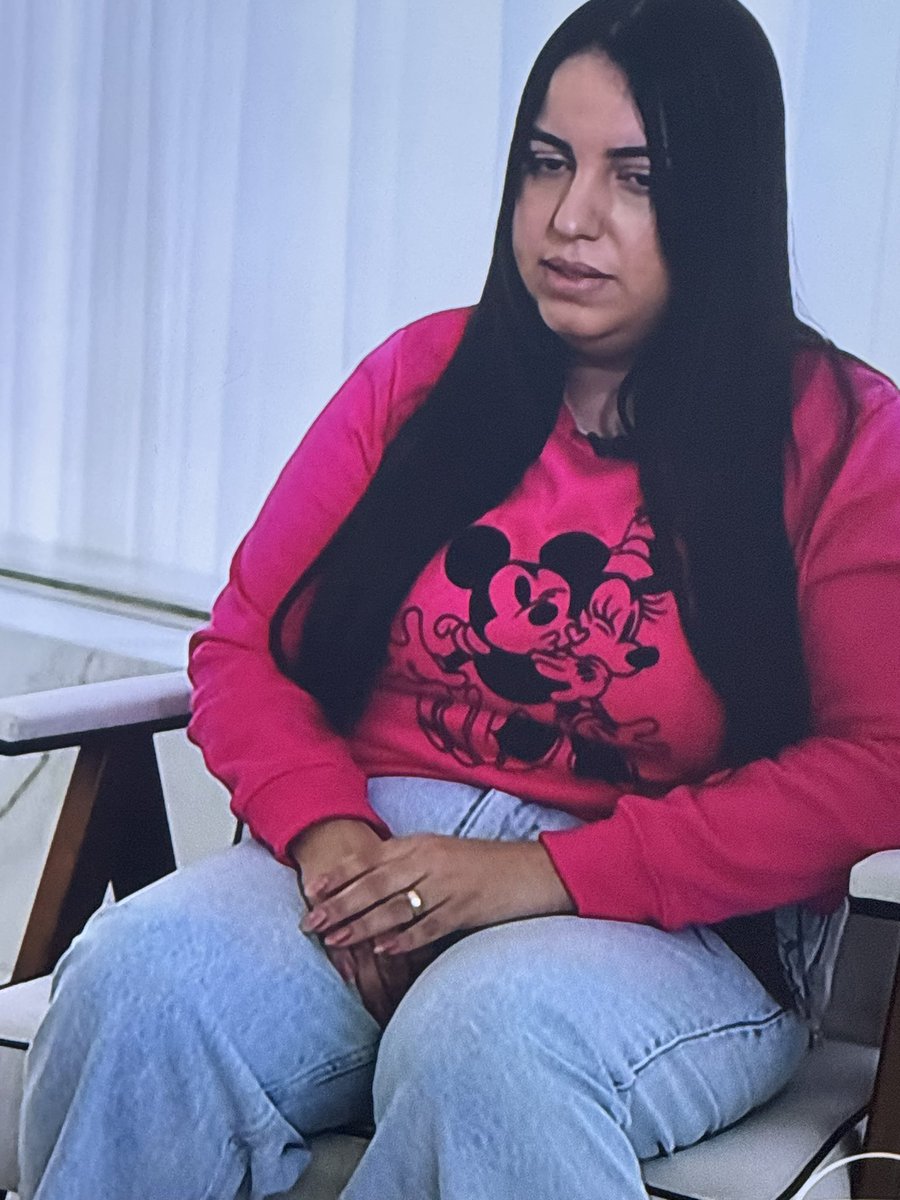 tictoxica's tweet photo. E A MULHER DEU ENTREVISTA COM ROUPA DA MINEY IGUAL A SUSANE VON RICHTOFEN https://t.co/ZsrM2QQpj3