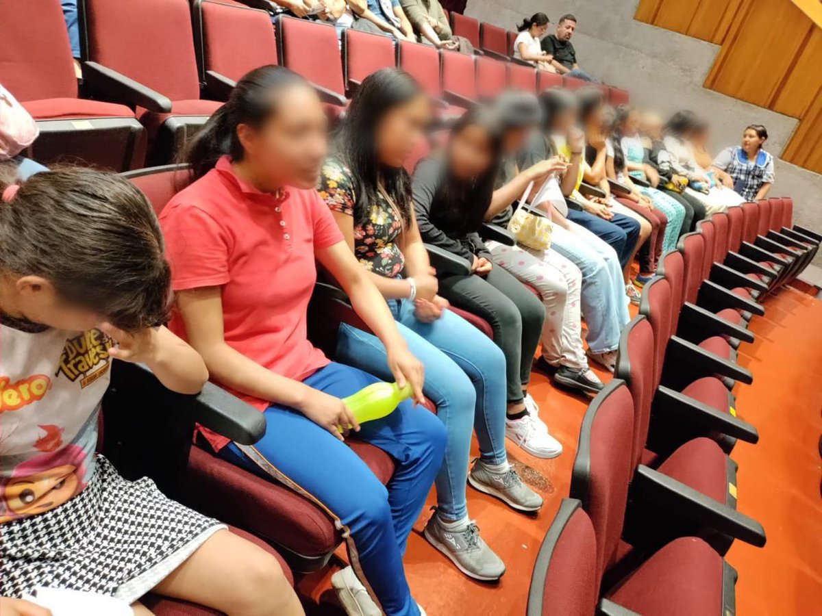 DIF_NMX's tweet photo. ✅️ Personas en movilidad humana🚶‍♀️ del centro histórico en #CDMX y niñas de #CAHONI, están disfrutando de una maravillosa función de danza contemporánea 💃

✅️ Desde la Sala Covarrubias de la @UNAM_MX, se sienten muy felices el día de hoy. https://t.co/zCUNDAbHFG