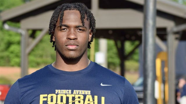 benjaminwolk's tweet photo. Prince Avenue (Ga.) coach Greg Vandagriff explained what Georgia's adding in do-it-all defensive lineman Christian Garrett, including what Tray Scott shared with him when he asked why he thinks Garrett's special.

"In that slot, it's that rare."

🐶 https://t.co/spg0Tbn7qa https://t.co/z9maLaJ9U5