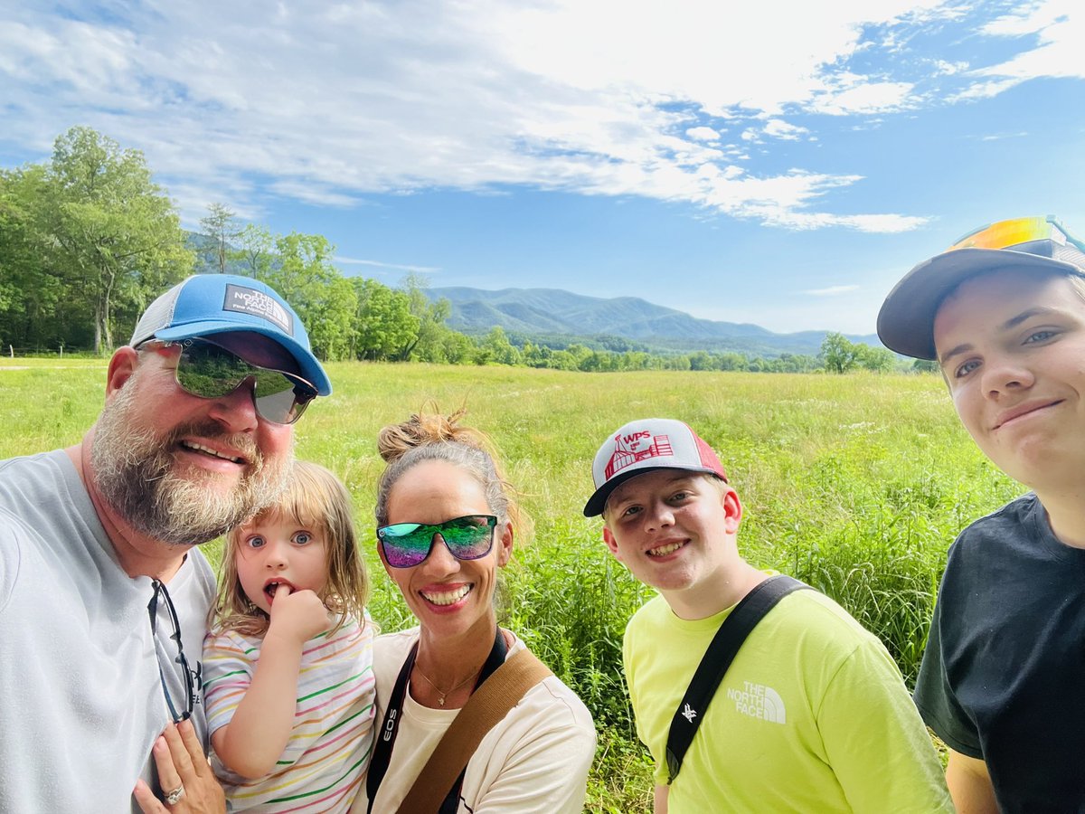 NTuckerPhD's tweet photo. Best views with the best people! #smokeymoutains https://t.co/0ABz0purM5