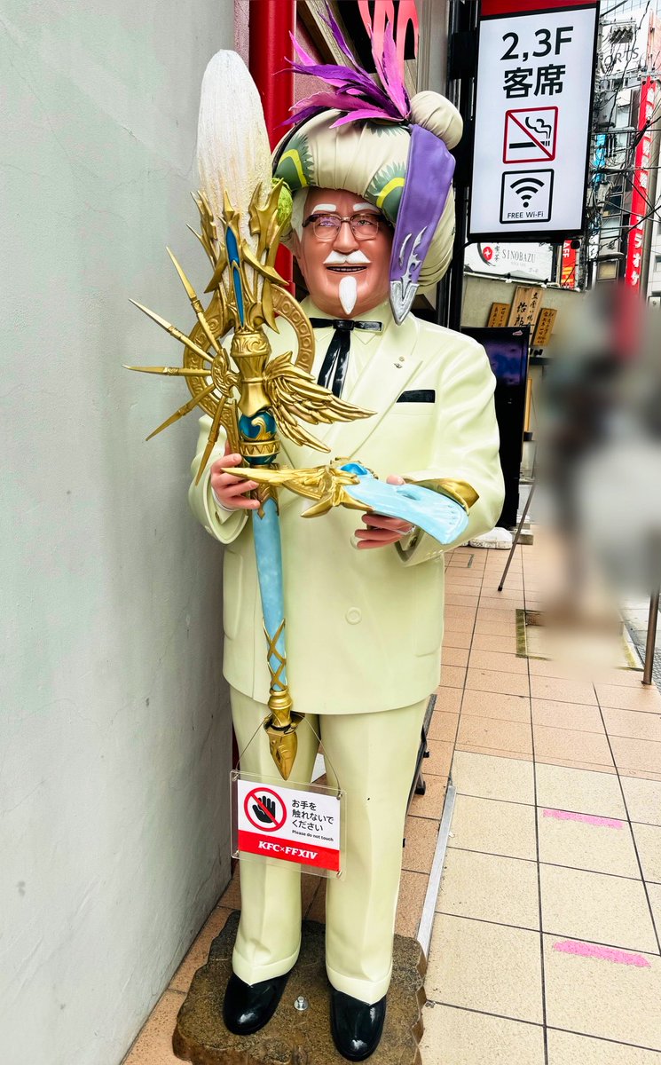 msgCura's tweet photo. ケンタッキー秋葉原店にピクトマンサーのカーネルさんがいた！
#KFC × #FF14 https://t.co/qYlQcrUGKQ