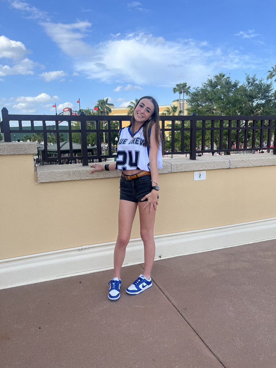 niclex2's tweet photo. And just like that…. She is 17
Happy Birthday Lexie https://t.co/2n0k5Yp5GR