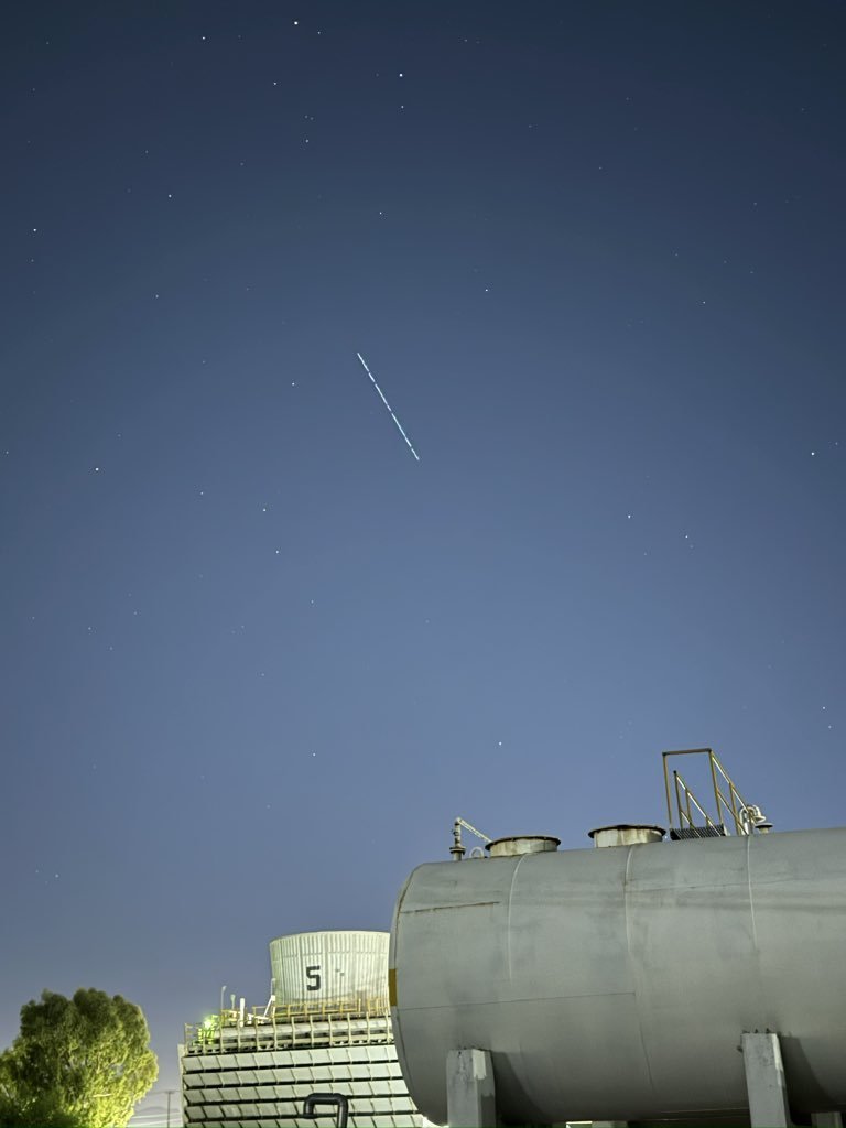 FronteraSpacial's tweet photo. 🇲🇽🛰️ ¡OJOS AL CIELO PARA MÉXICO! 👀

Este domingo, tenemos posibilidad de ver DOS TRENES STARLINK por el centro y noreste del país. ¡Doble fenómeno impresionante con pocos minutos de diferencia! Uno entre 19:51-19:56 y otro entre 20:05-20:11 hora del centro.

¡COMPARTE! 🔁❤️ https://t.co/7pNNE3uunH