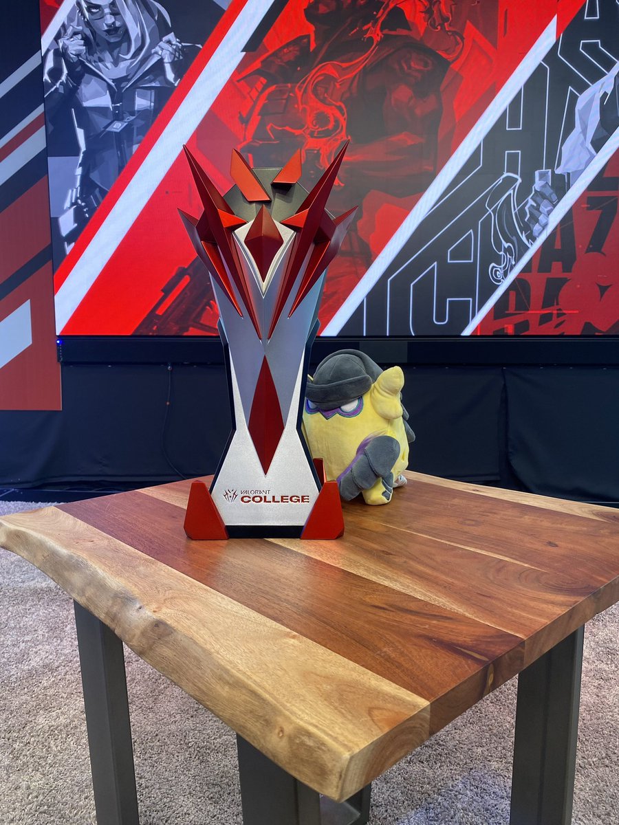 3-1 <a href="/USTEsports_/">University of St. Thomas Esports</a> for the 2024 CVAL championship 
Honored to receive MVP as well
Feels great winning :)