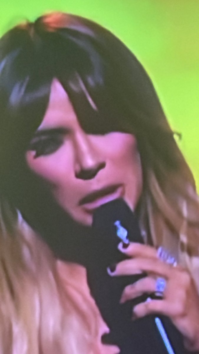 MaximSommelier's tweet photo. Que lindas las letras de las canciones de @kanygarcia #bbmujereslatinas https://t.co/QcUh0laxWm