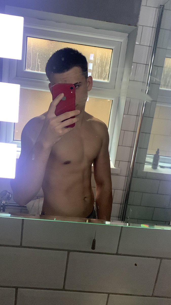 Max_OF04's tweet photo. Onlyfans is going to be free starting tomorrow so get there n sub now😈 https://t.co/r2uVr0AaN2