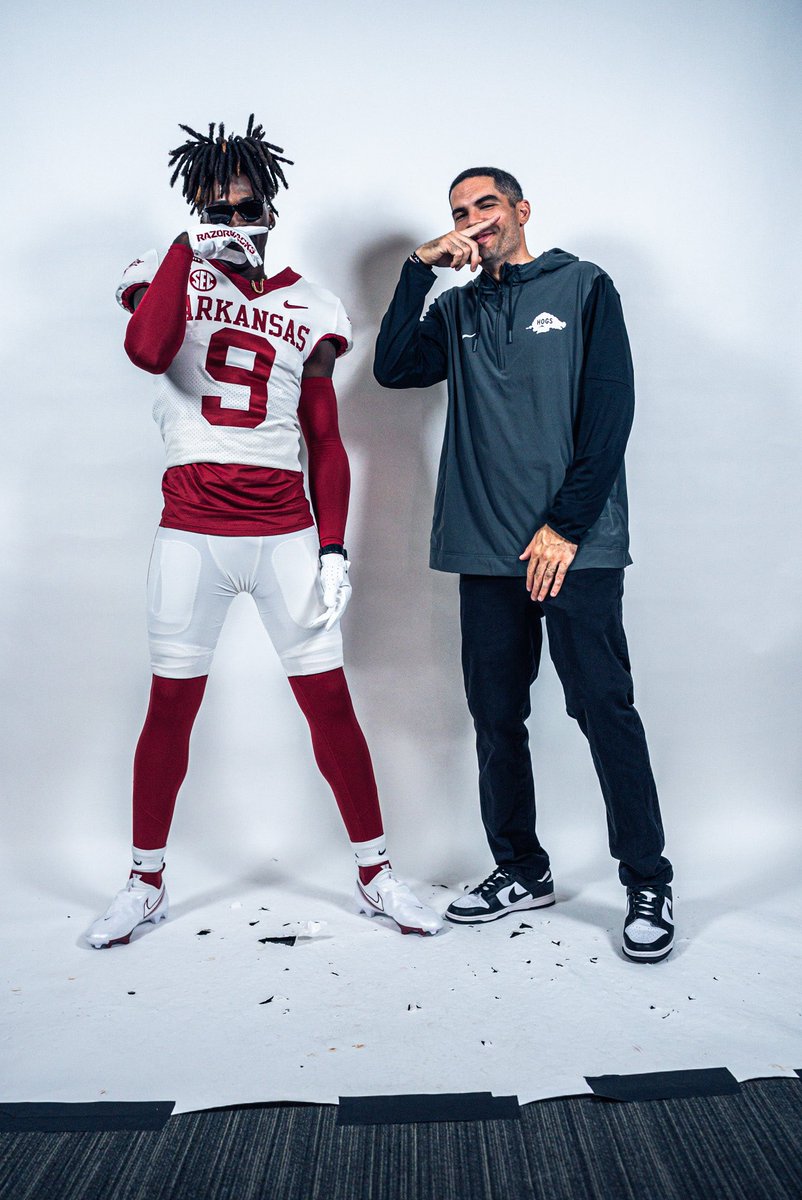 takeemdeep9_'s tweet photo. I want to give a big thank you to @RazorbackFB for giving me a great official visit experience! Iโll be back soon๐ฏ @CoachSamPittman @CoachBPetrino @RonnieFouch @RivalsFriedman @ChadSimmons_ @adamgorney @Andrew_Ivins @PBCbroncosFBALL @coachjeff26 @CoachT_22 https://t.co/HgDqBOvqD0