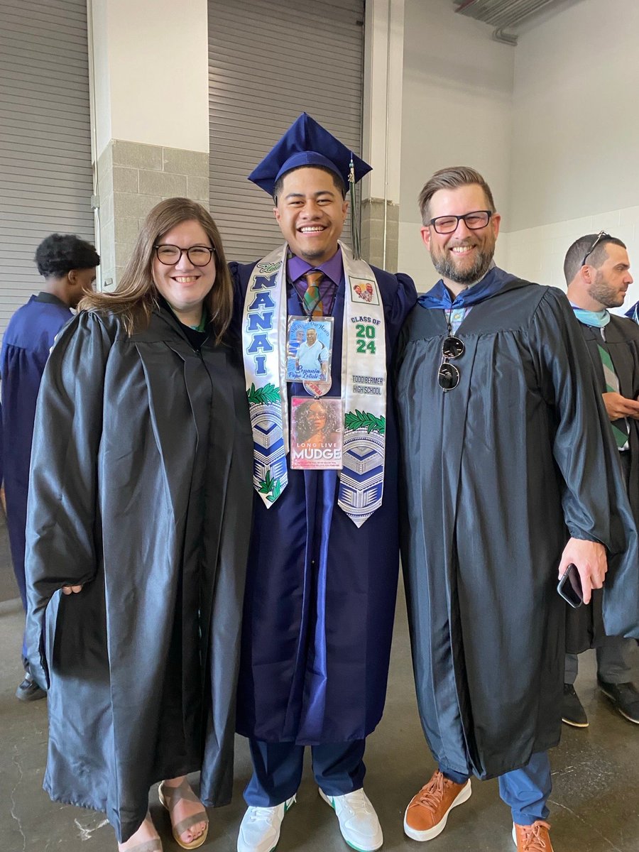 FWPS210's tweet photo. Congratulations, TBHS Class of 2024! 🎓 Your future is bright! #TitanGrad #Classof2024 @TBTitans. Watch the graduation livestream at https://t.co/6TAGlRcx88 https://t.co/dBb3OkCQnI