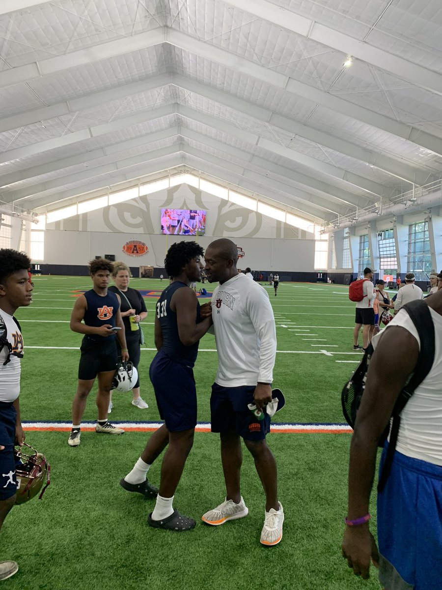 Synir_Fields1's tweet image. Had a great day at the @AuburnFootball camp @DerrickDnix @RecruitGeorgia @CoachSAS gotta keep working from here #runningback #classof2027