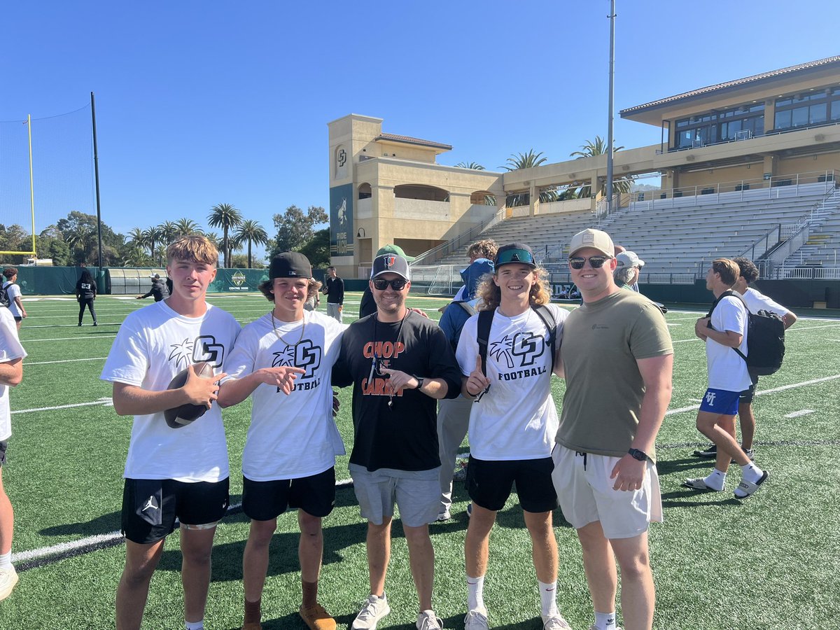 Zack_Logan12's tweet photo. @parkercraig82 
@jdruding1 
@WyattJo12229313 

Paso was WORKING today at the @calpolyfootball camp. Shoutout to @CoachEricBecker for heading out to Cali and meeting with our guys. 
1% better everyday‼️ https://t.co/4pS87OCPpl