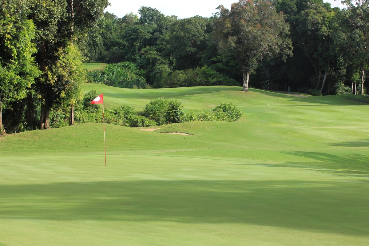 red_phuket's tweet photo. On the greens, where life feels right 🌿

📍 Red Mountain Golf Club Phuket ⛳️
Please contact the reservation team to book your tee-off time:
Reservation Team: Daily 06.00 AM - 06.00 PM (GMT+7)
☎: +66 (0) 81 9688169
📧: reservation@redmountainphuket.com https://t.co/SEfFvrSslS