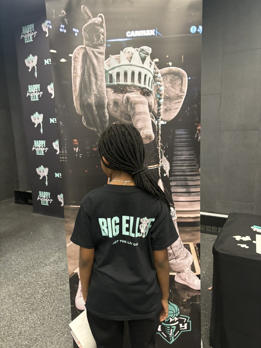 12tray's tweet photo. Happy Birthday, @BigEllieLiberty! 

#SEAFOAMSZN | #LIGHTITUPNYL https://t.co/nDgnBQn2pM