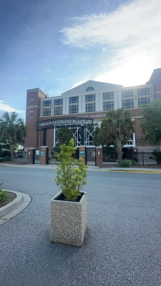 Cooper_Neel2's tweet image. Had an amazing time at Coastal Carolina University today! Thanks to @CoachParks84 @Coachtimbeck @BallAtTheBeach for having me out!!