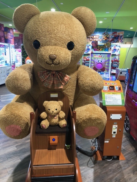 皆さまこんにちは！ 4F「namco」のお店に大きなクマちゃんがいます