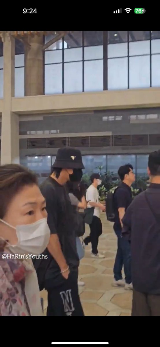 starfess's tweet photo. -star Chanyeol Kyungsoo hri ini ke Jepang. Meraka ada di airport yg sama tp semua org fokusnya ke CY doang dan Kyungsoo yg pakai baju putih jln dgn mulus bgtu saja krna gk ada yg ngeh klo itu Ksoo 😭
https://t.co/7DKtcoLl1L