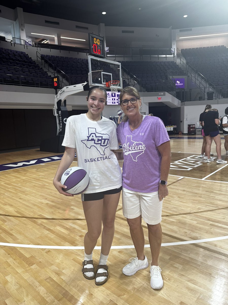 Maya_Thompson2's tweet photo. Thank you @coachgoodenough and team for an incredible elite camp experience!  I’m grateful for the opportunity to learn and grow and blessed to receive an offer. 

@Coach_Mathurin 
@TeamTraeYoungWB 
@EHSMavsGHoops https://t.co/xDIT3b2h8H